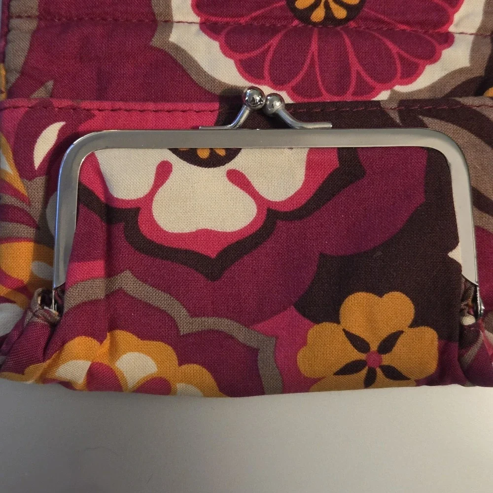 VERA BRADLEY Compact Taxi Wallet - Clear ID - Kisslock Coin - Carnaby - Picture 5 of 10